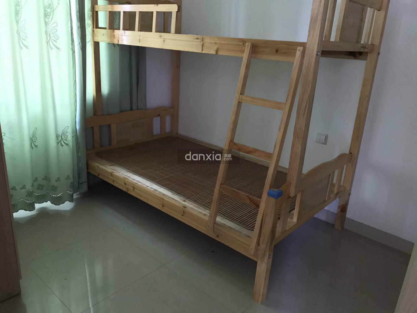 碧湖嘉园两房，学校附近，电梯8楼，中庭位置