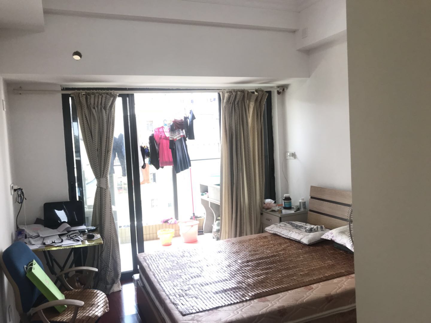 祥店国贸阳光高层三房，南北通透，前看中庭泳池，后看薛岭山公园