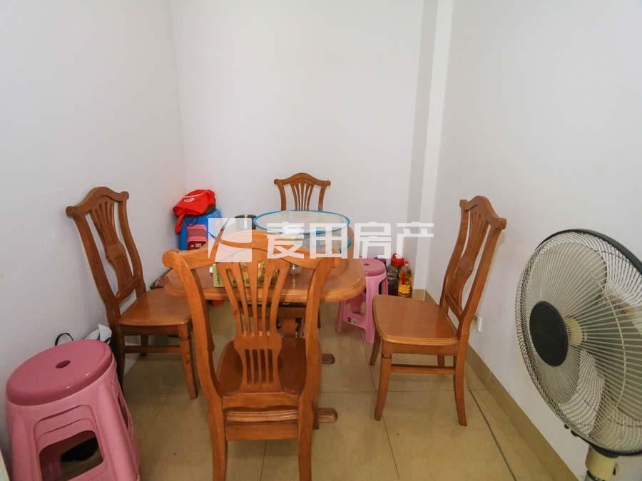 金鸡亭小区，南北通透，两房，采光好，