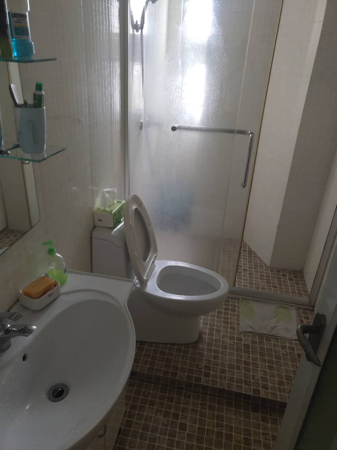 小户型精装修，靠近火车站，配套齐全，