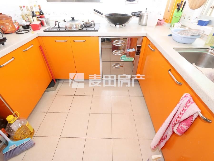 温馨家园 高层无敌采光 快速公交站旁  