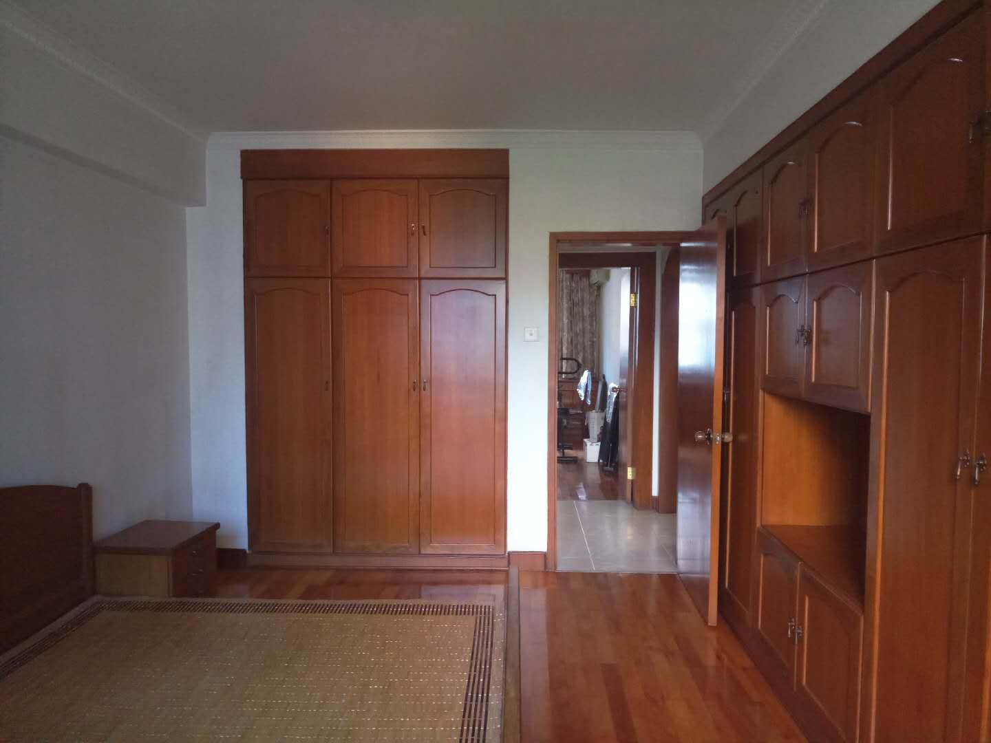 福星花园学区中间楼层出售