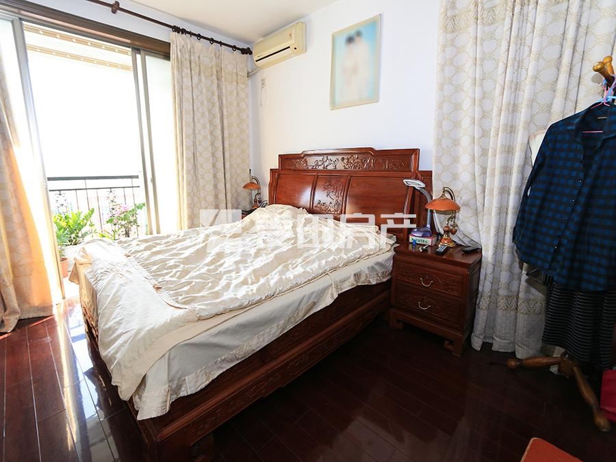 古楼广场，稀缺电梯房