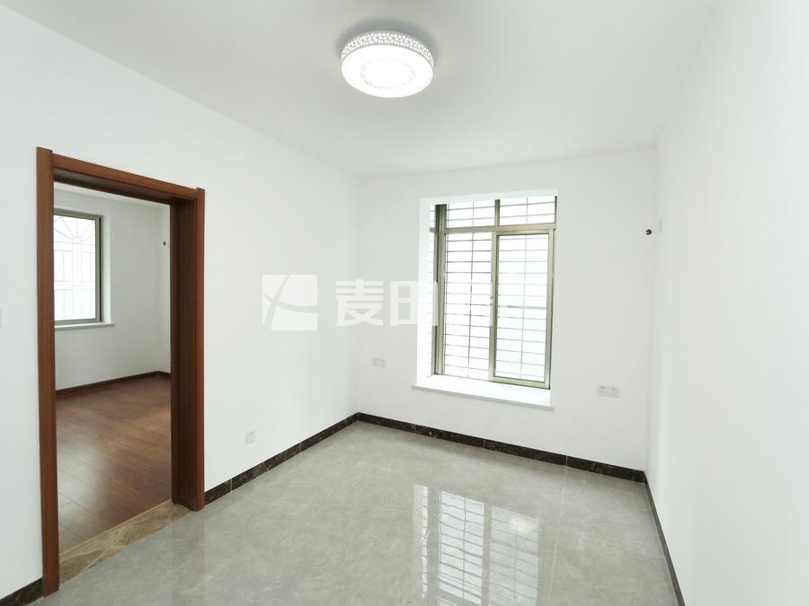 岳阳西里  环境舒适 岳阳小区站 大三房 新装修