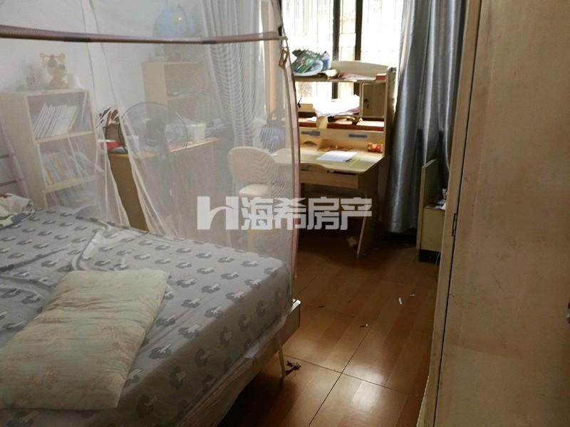 源昌君悦山旁 税务局干部小区 南北通透 正规3房 满2年