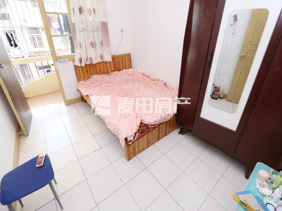 南北通透，户型格局好，边套户型，采光好，带30平露台 