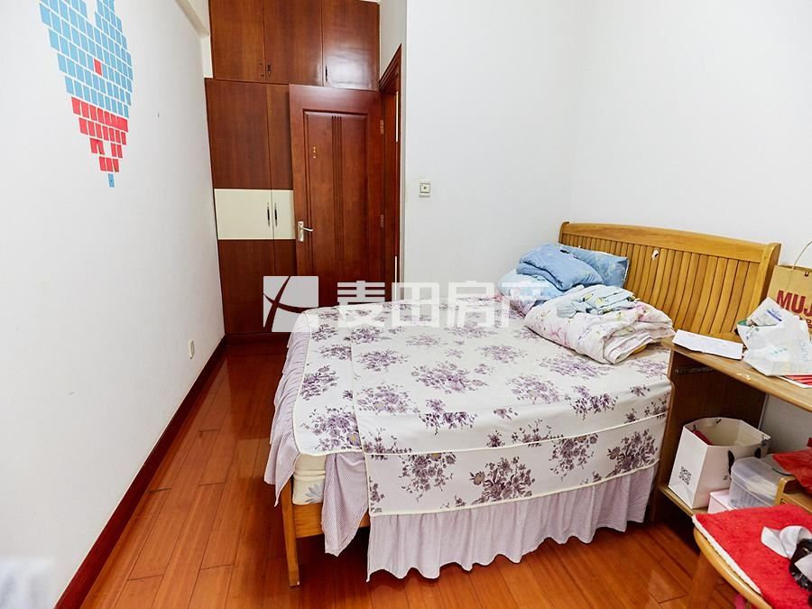 莲花五村，福星花园， 好楼层，正规大三房，仅售515万