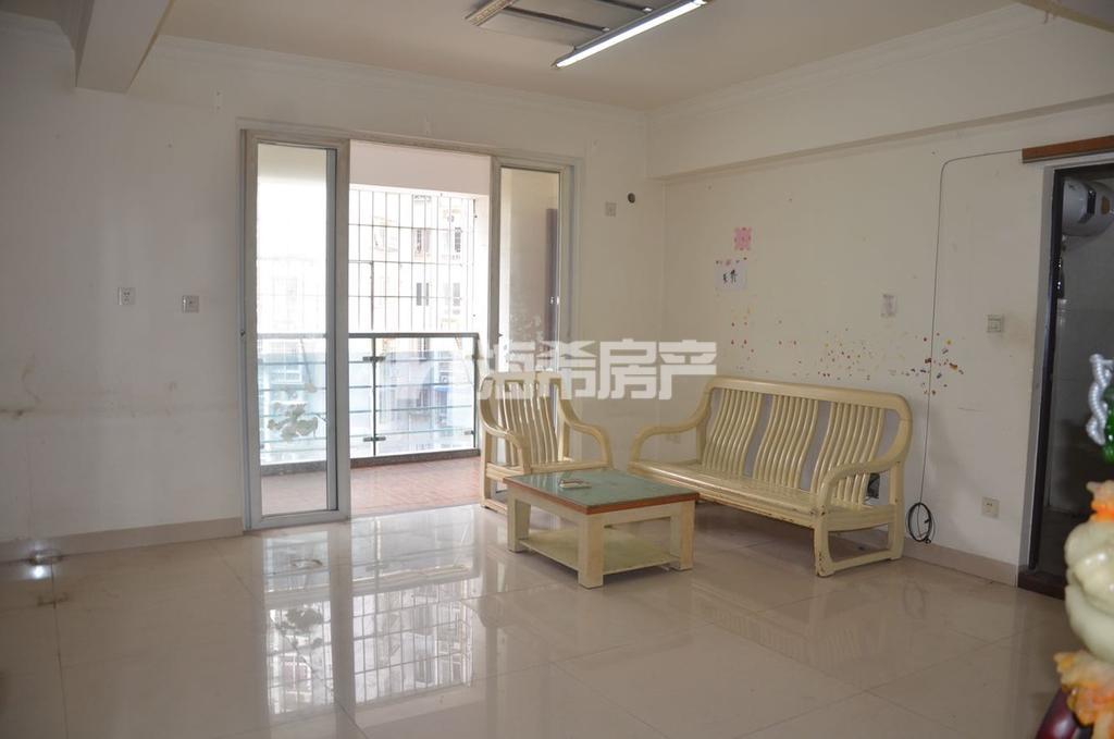 火车站，东坪花园，朝南3房2厅，超大弧形阳台，看房有锁，满2