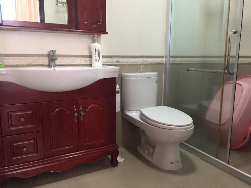 华侨一期三房  户型方正通透  家电齐全