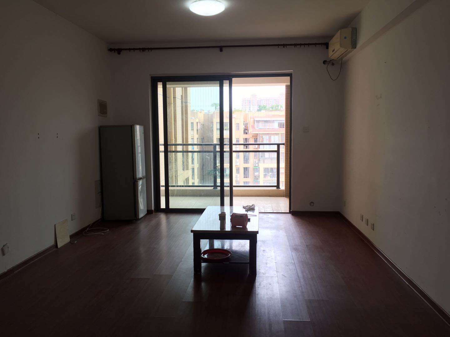 中央美地，南北通透，正规2房，带双阳台，随时可看现房。满2年