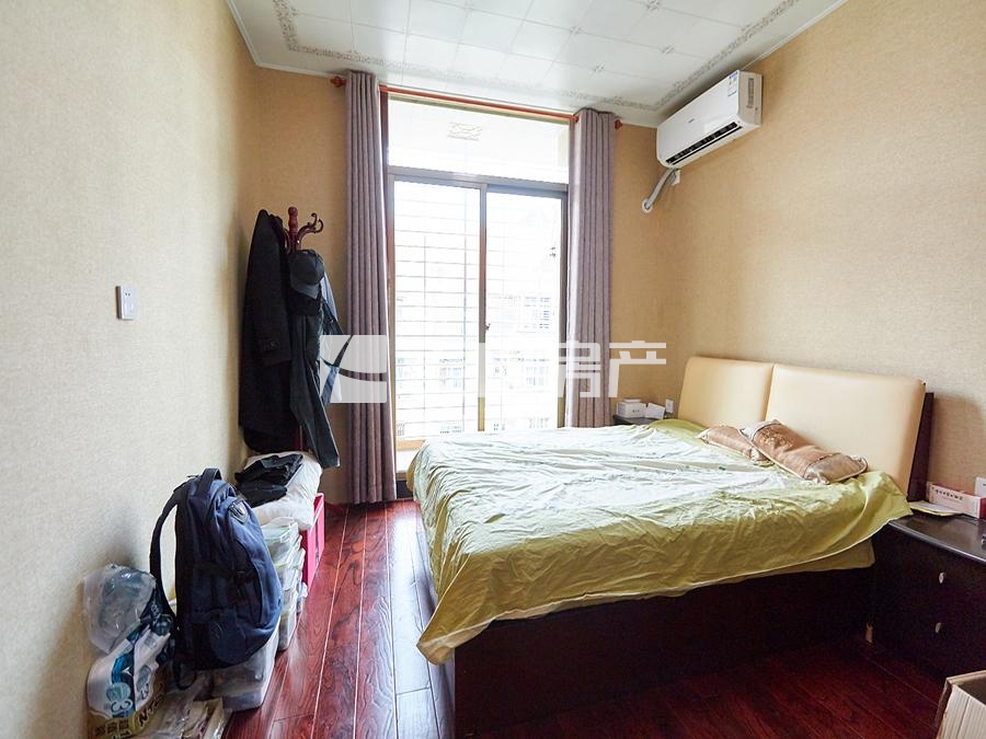 莲花二村 观远里 客厅带阳台朝南 全明三房 中间楼层